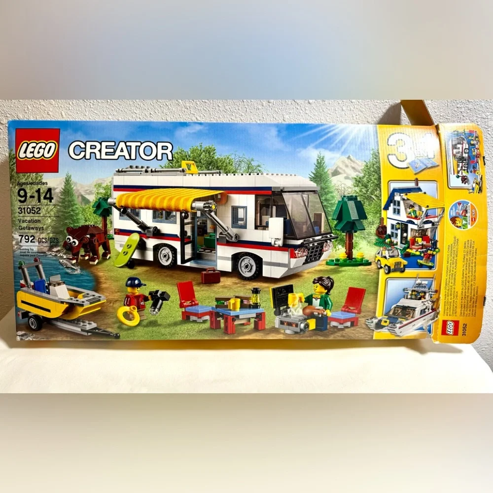 LEGO 31052 Creator Vacation Getaways. 3 in 1 — RV, Boat, house. retired set. - Picture 3 of 10